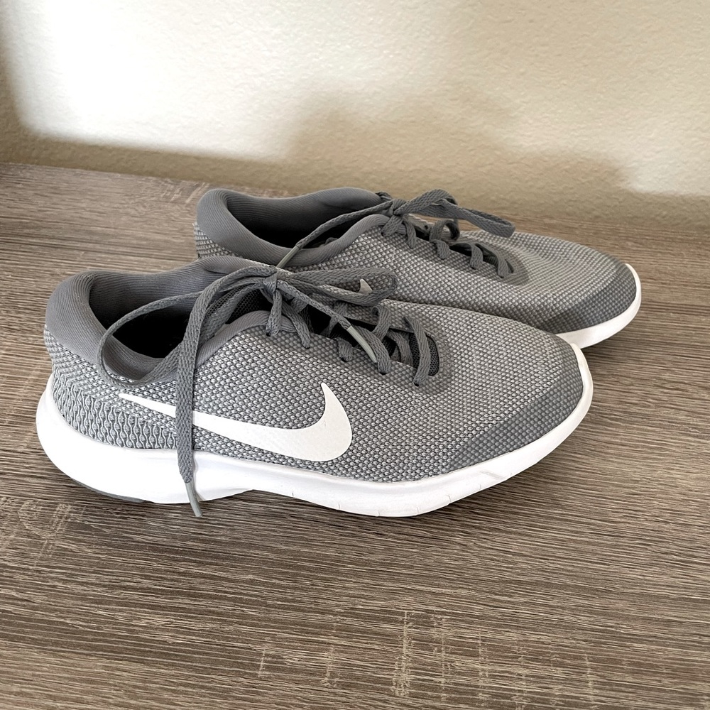 NIKE flex experience free run 7, size 6